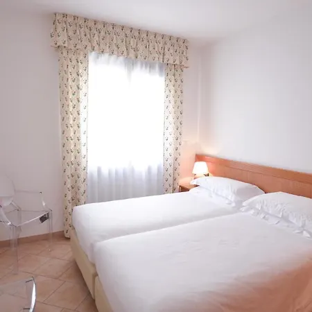 Residence Alle Palme Riva del Garda Esterno foto