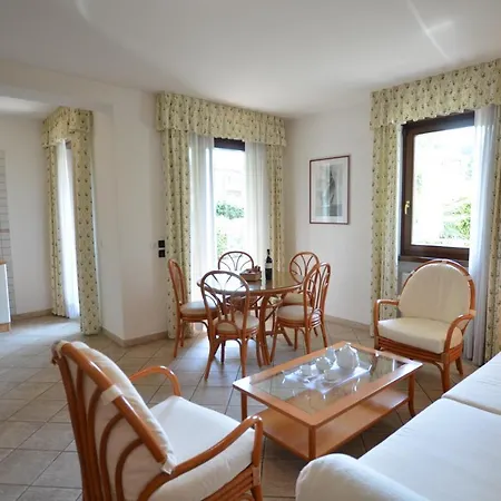 Residence Alle Palme Riva del Garda Esterno foto