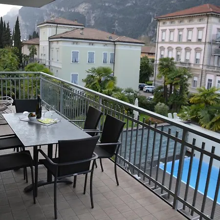 Residence Alle Palme Riva del Garda Esterno foto