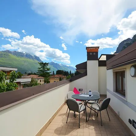 Residence Alle Palme Riva del Garda Esterno foto