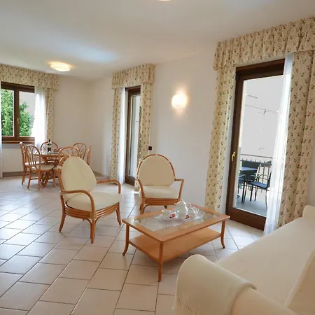 Residence Alle Palme Riva del Garda Camera foto