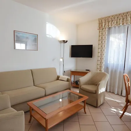 Residence Alle Palme Riva del Garda Esterno foto