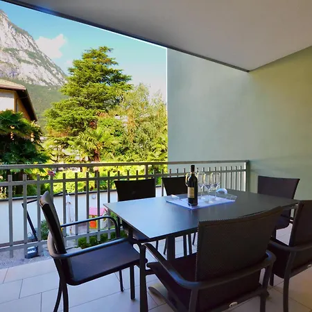 Residence Alle Palme Riva del Garda Esterno foto